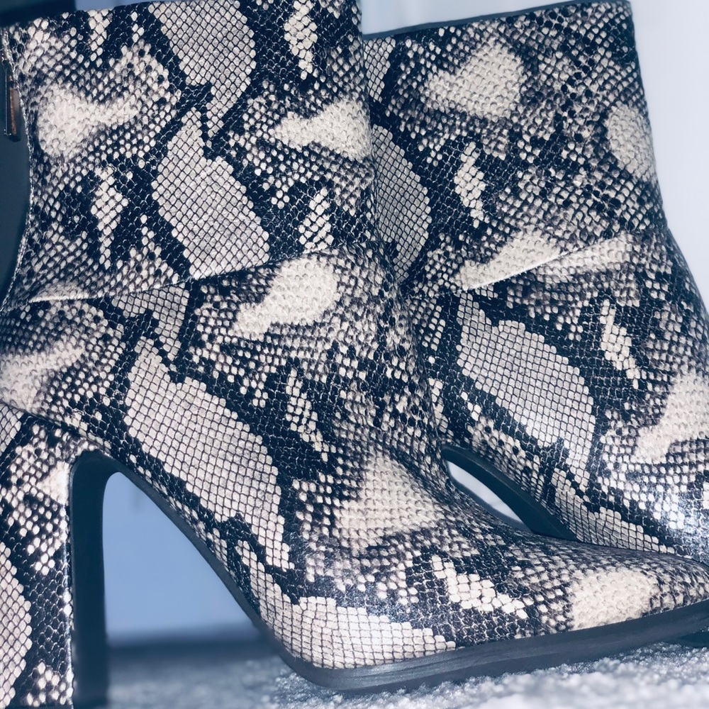 Inesa Block Heel Bootie - size 7